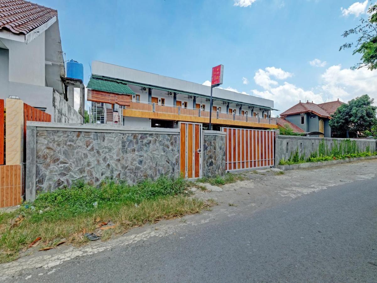 Oyo 90325 Pondok Dnayu Syariah Jarakan Exterior foto