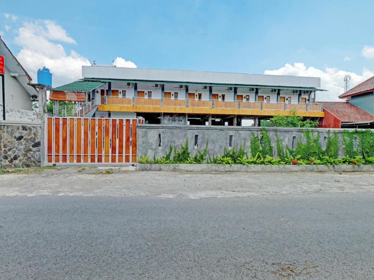 Oyo 90325 Pondok Dnayu Syariah Jarakan Exterior foto